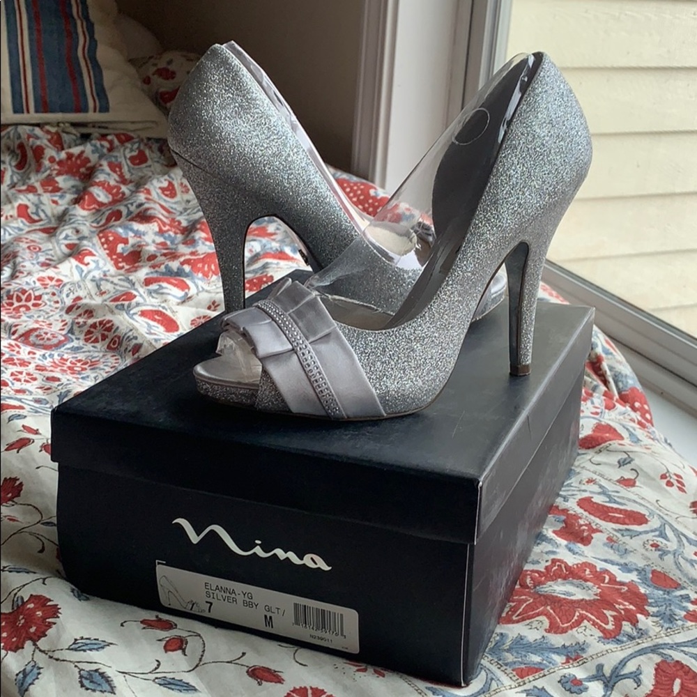 Nina Elanna silver open toe heels with FREE clutch